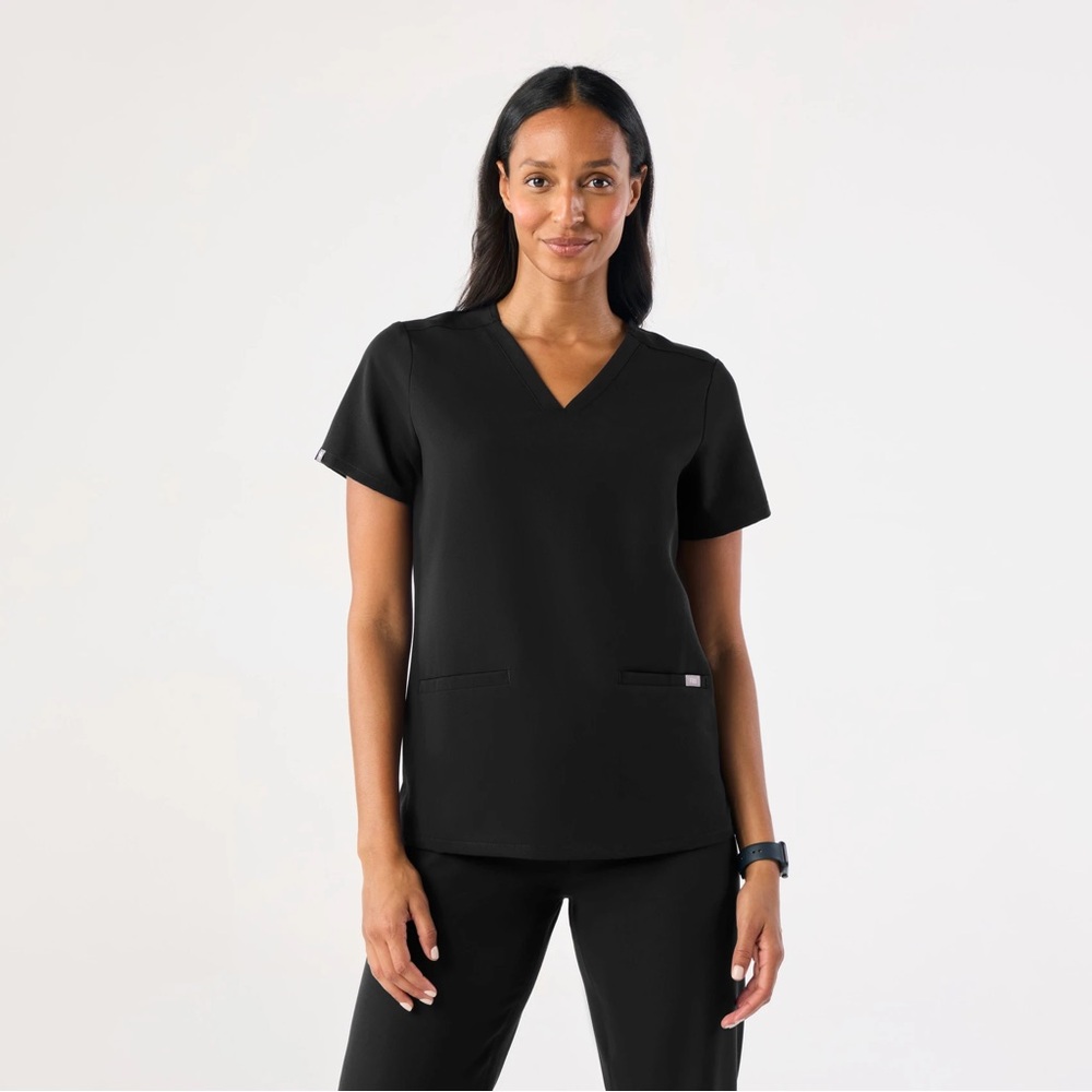 FIGS Women’s Casma Three-Pocket Scrub Top Black XS V-Neck